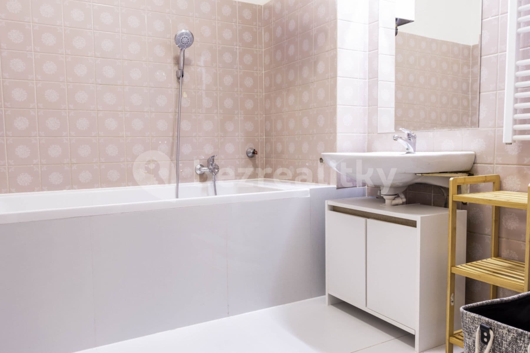 Pronájem bytu 3+1 90 m², Nad Kajetánkou, Praha, Praha Pronájem bytu 3+1 90 m², Nad Kajetánkou, Praha, Praha