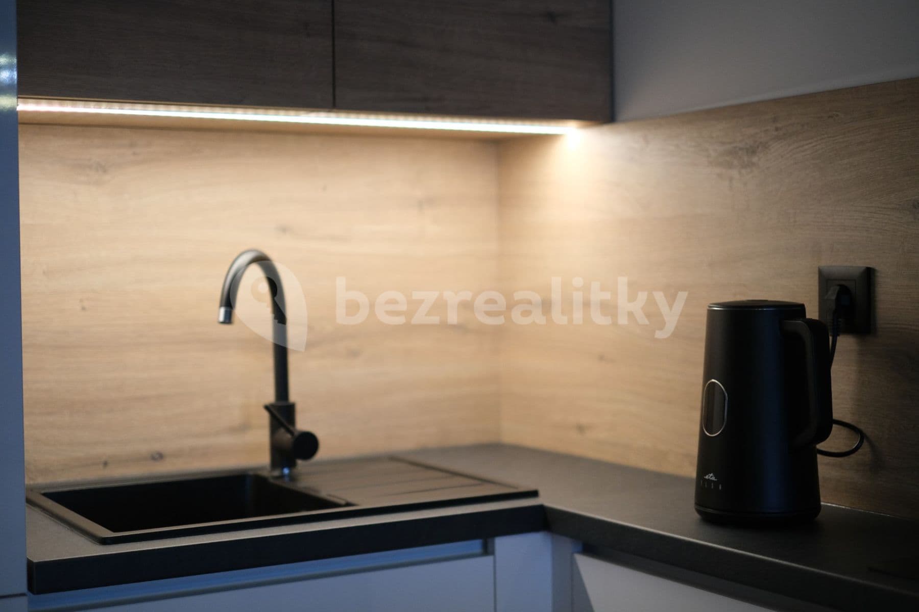 Pronájem bytu 2+kk 43 m², V Háji, Praha, Praha Pronájem bytu 2+kk 43 m², V Háji, Praha, Praha