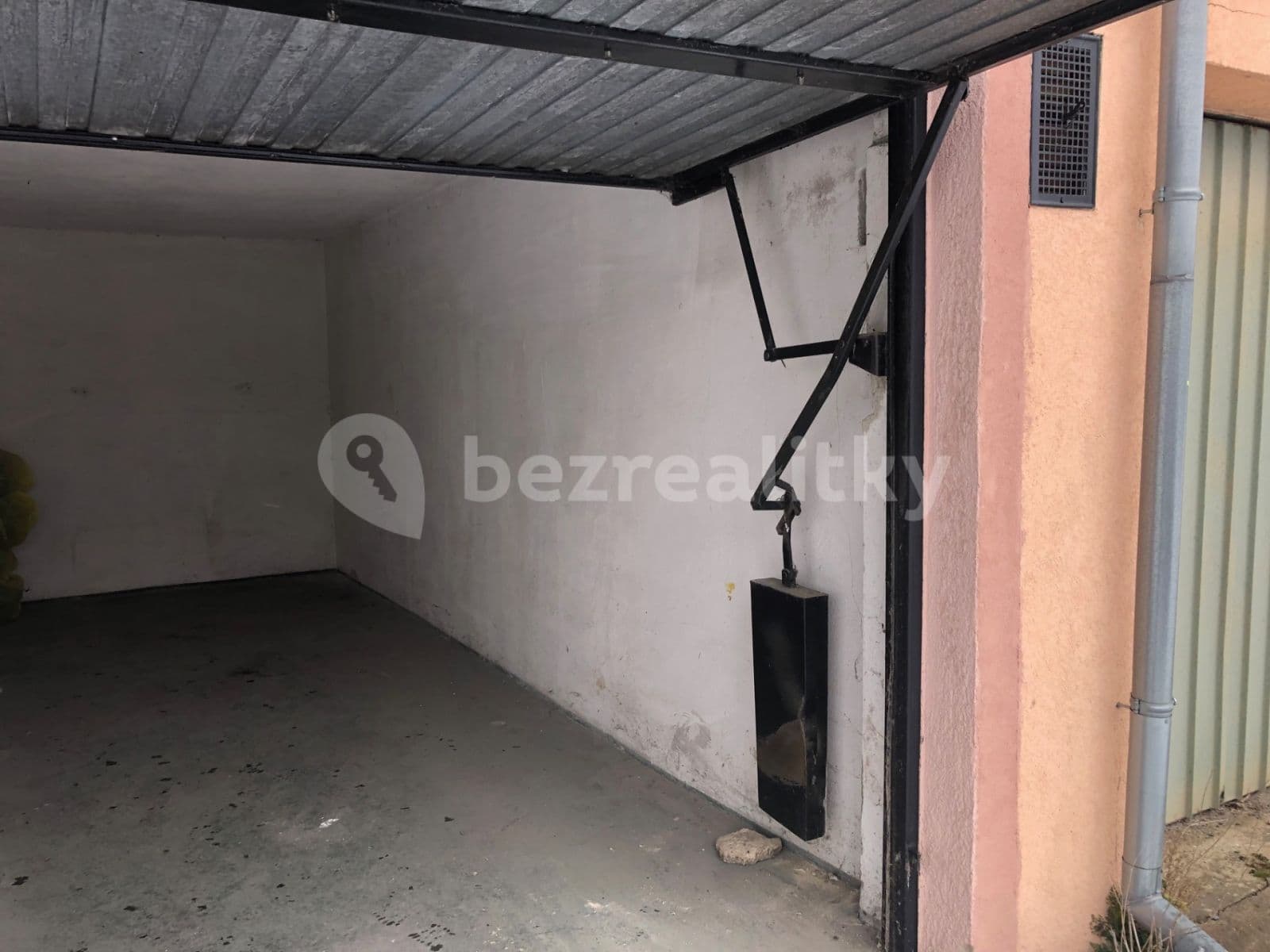 Prodej garáže 18 m², Mělník, Středočeský kraj Prodej garáže 18 m², Mělník, Středočeský kraj