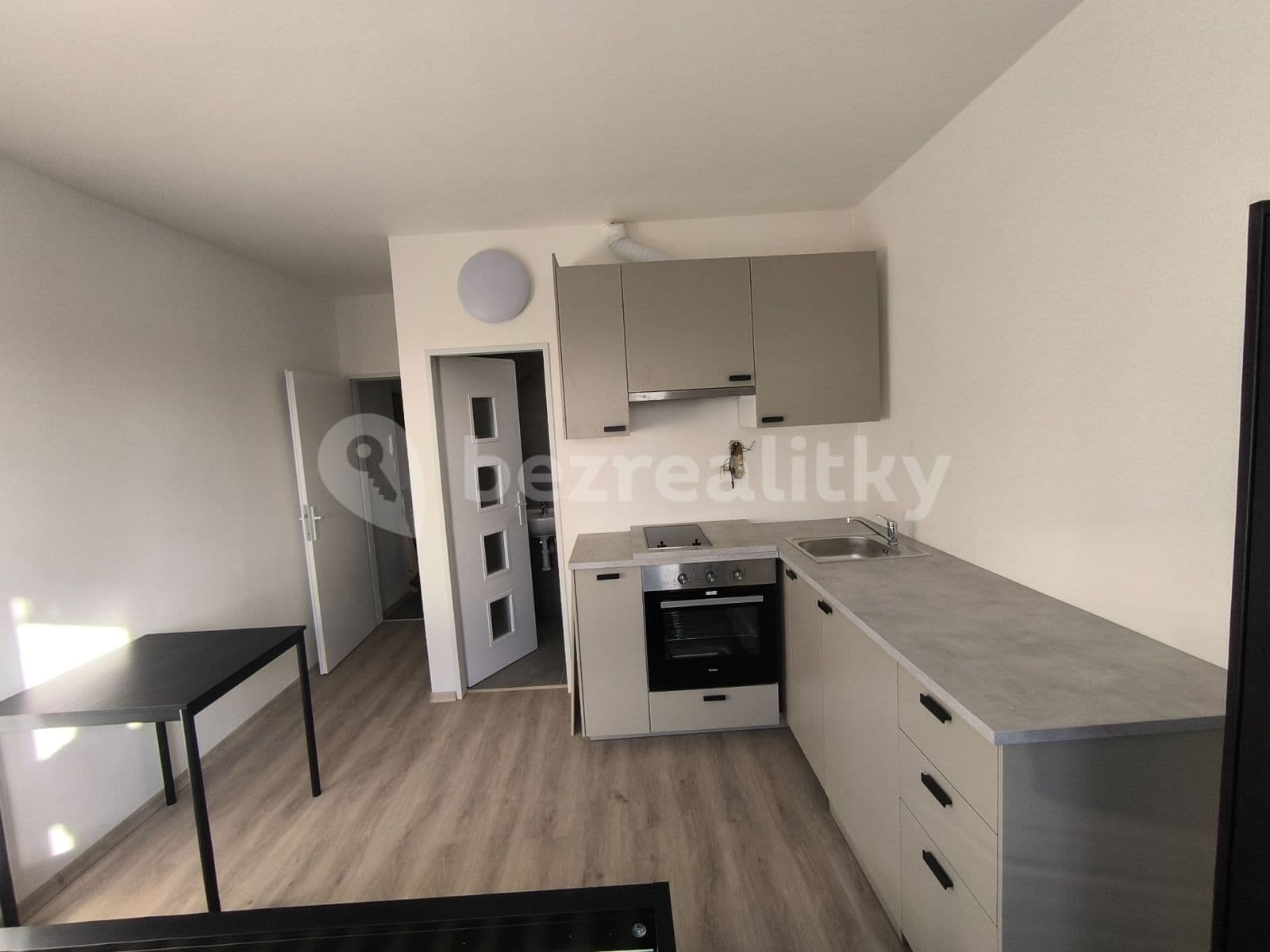 Pronájem bytu 1+kk 20 m², Jasmínová, Praha, Praha Pronájem bytu 1+kk 20 m², Jasmínová, Praha, Praha