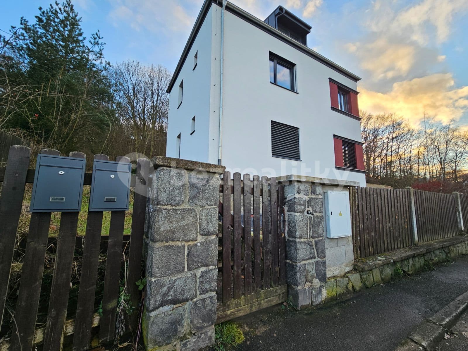 Pronájem bytu 4+kk 96 m², Dykova, Ústí nad Labem, Ústecký kraj Pronájem bytu 4+kk 96 m², Dykova, Ústí nad Labem, Ústecký kraj