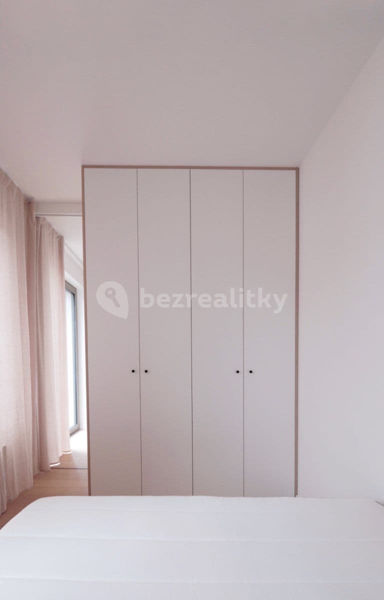 Pronájem bytu 2+1 37 m², Račianska, Nové Mesto, Bratislavský kraj Pronájem bytu 2+1 37 m², Račianska, Nové Mesto, Bratislavský kraj