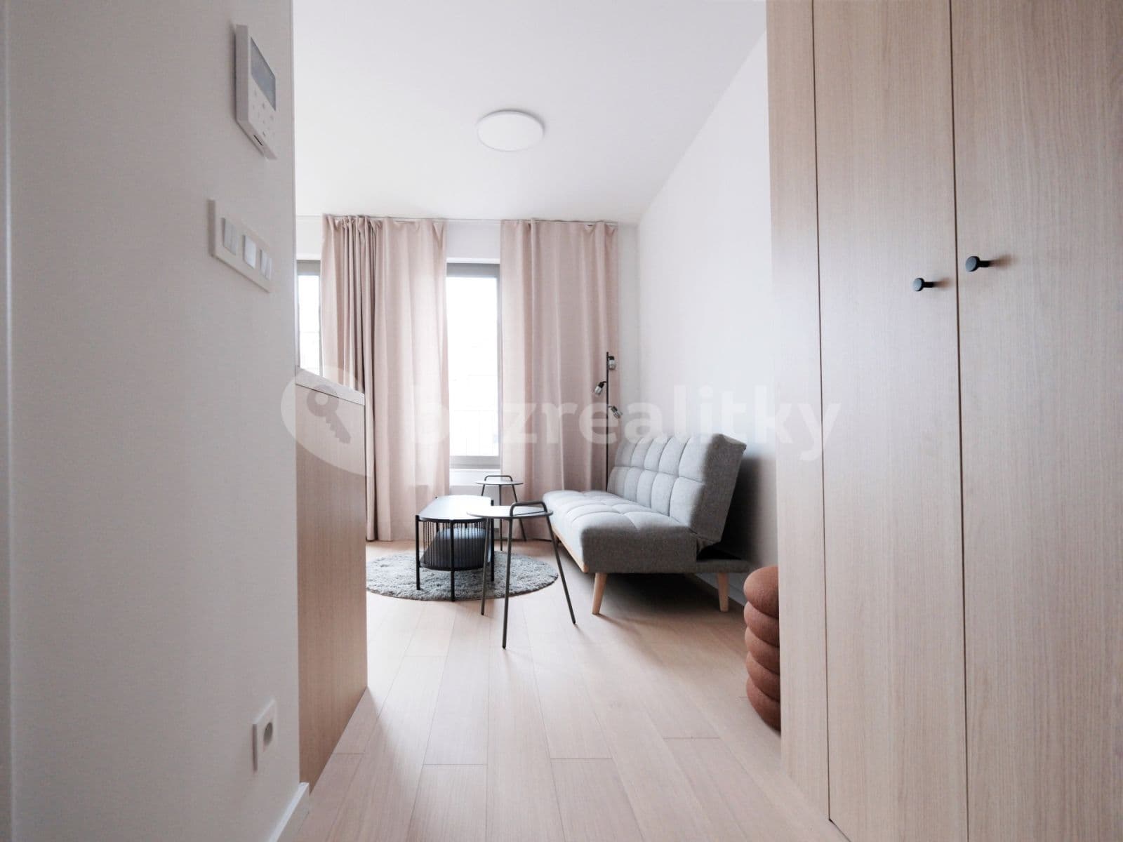 Pronájem bytu 2+1 37 m², Račianska, Nové Mesto, Bratislavský kraj Pronájem bytu 2+1 37 m², Račianska, Nové Mesto, Bratislavský kraj