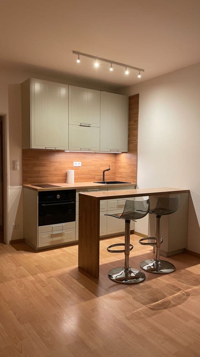 Pronájem bytu 1+kk 32 m², Podkovářská, Praha, Praha Pronájem bytu 1+kk 32 m², Podkovářská, Praha, Praha