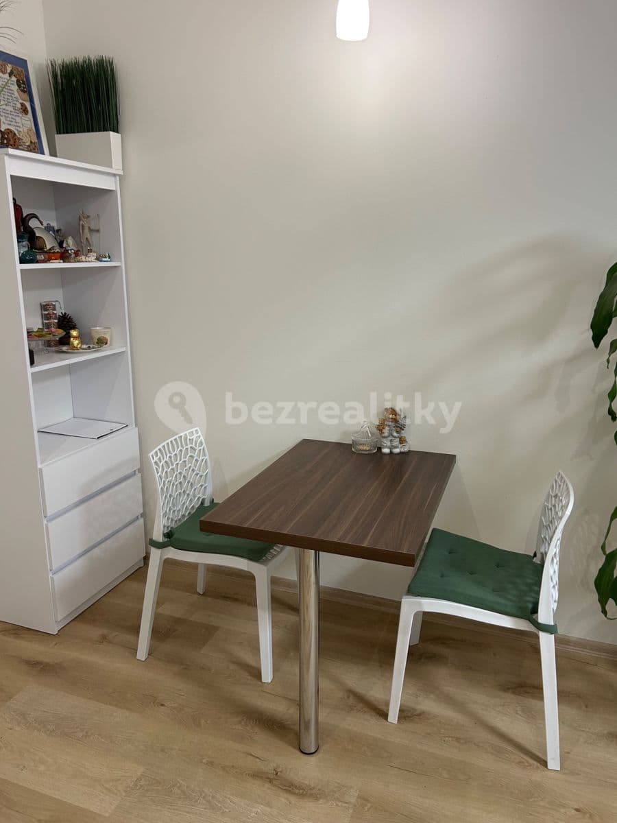 Pronájem bytu 2+kk 44 m², Pod Hájkem, Praha, Praha Pronájem bytu 2+kk 44 m², Pod Hájkem, Praha, Praha