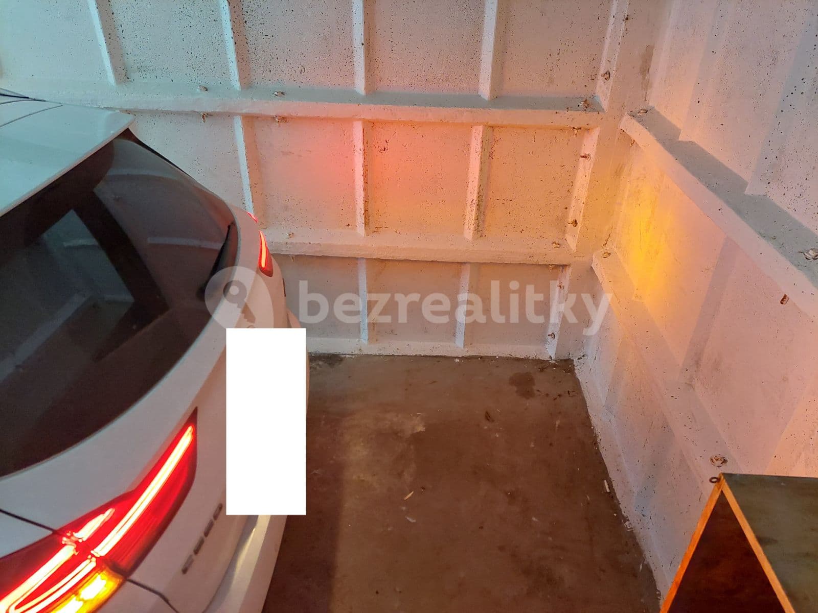 Pronájem garáže 19 m², Boleslavova, Praha, Praha Pronájem garáže 19 m², Boleslavova, Praha, Praha