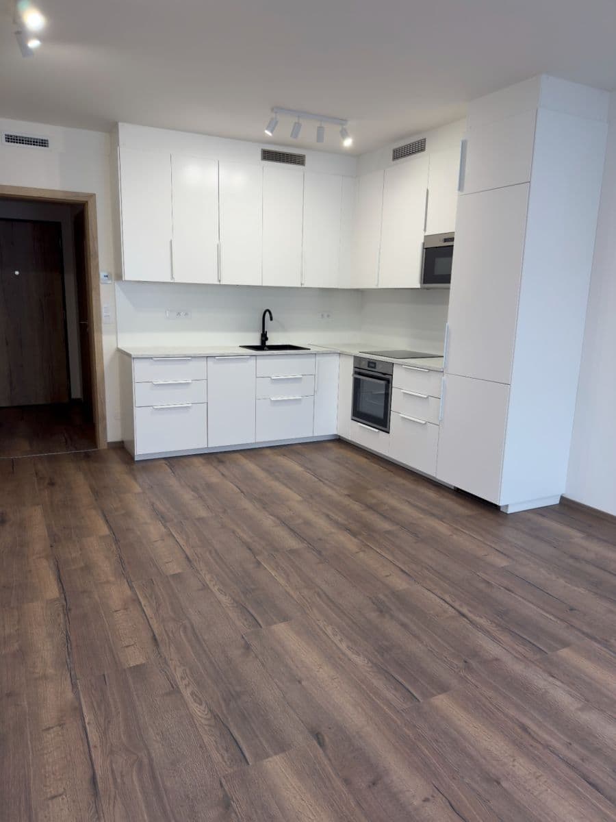 Pronájem bytu 2+kk 54 m², Kolbenova, Praha, Praha Pronájem bytu 2+kk 54 m², Kolbenova, Praha, Praha
