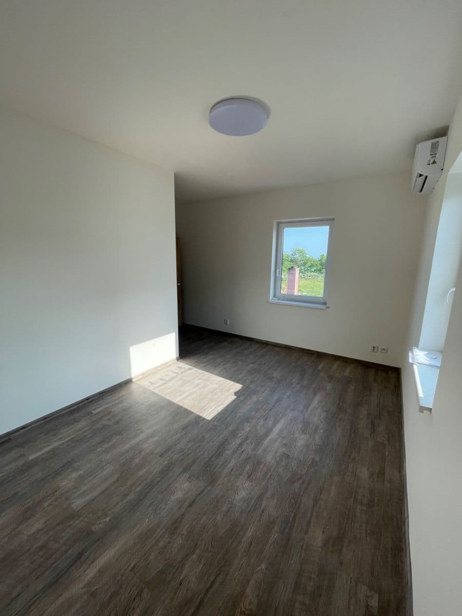 Pronájem bytu 1+kk 30 m², Ptice, Středočeský kraj Pronájem bytu 1+kk 30 m², Ptice, Středočeský kraj