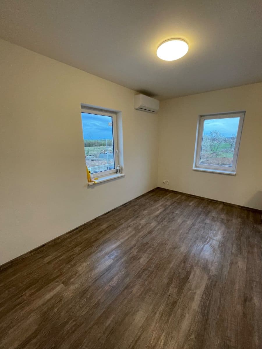 Pronájem bytu 2+kk 45 m², Ptice, Středočeský kraj Pronájem bytu 2+kk 45 m², Ptice, Středočeský kraj