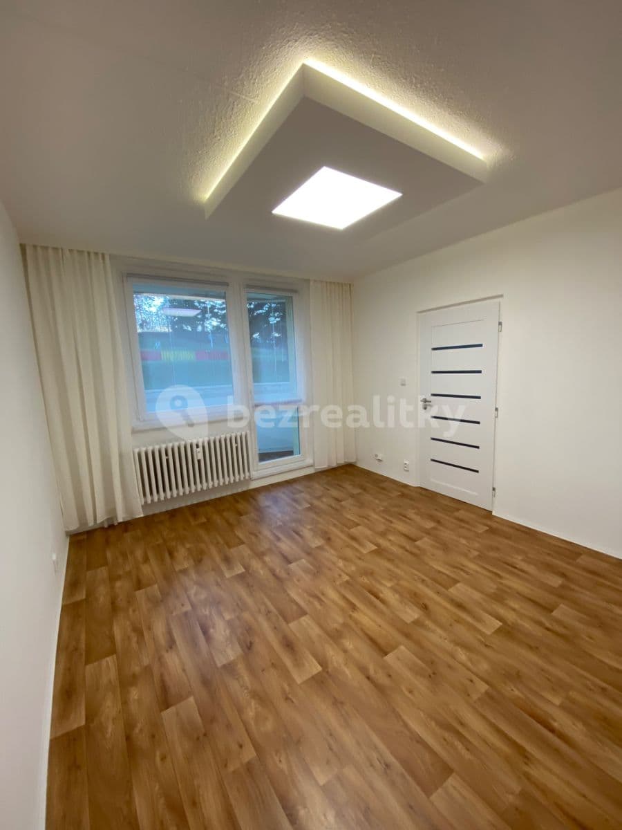 Pronájem bytu 3+1 74 m², Pod Soudním vrchem, Znojmo, Jihomoravský kraj Pronájem bytu 3+1 74 m², Pod Soudním vrchem, Znojmo, Jihomoravský kraj