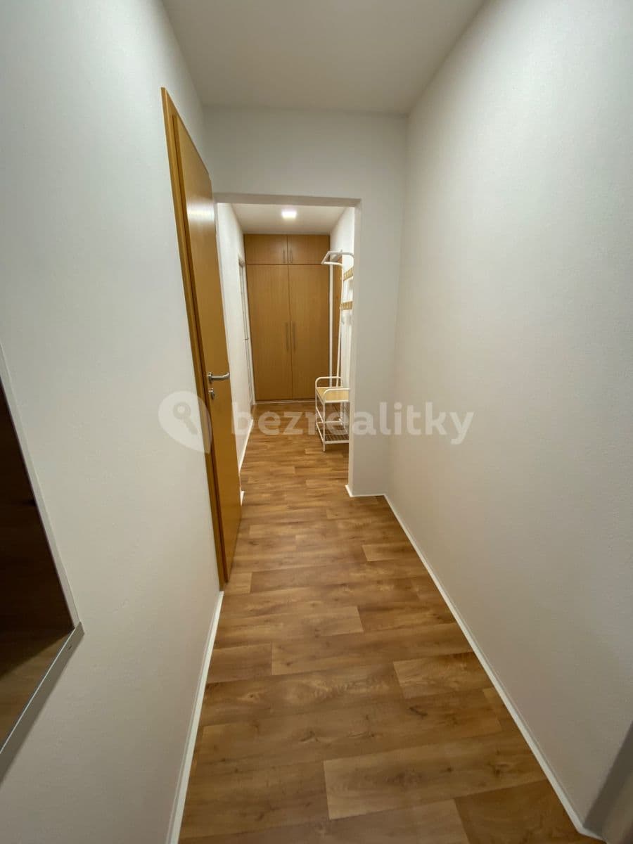 Pronájem bytu 3+1 74 m², Pod Soudním vrchem, Znojmo, Jihomoravský kraj Pronájem bytu 3+1 74 m², Pod Soudním vrchem, Znojmo, Jihomoravský kraj