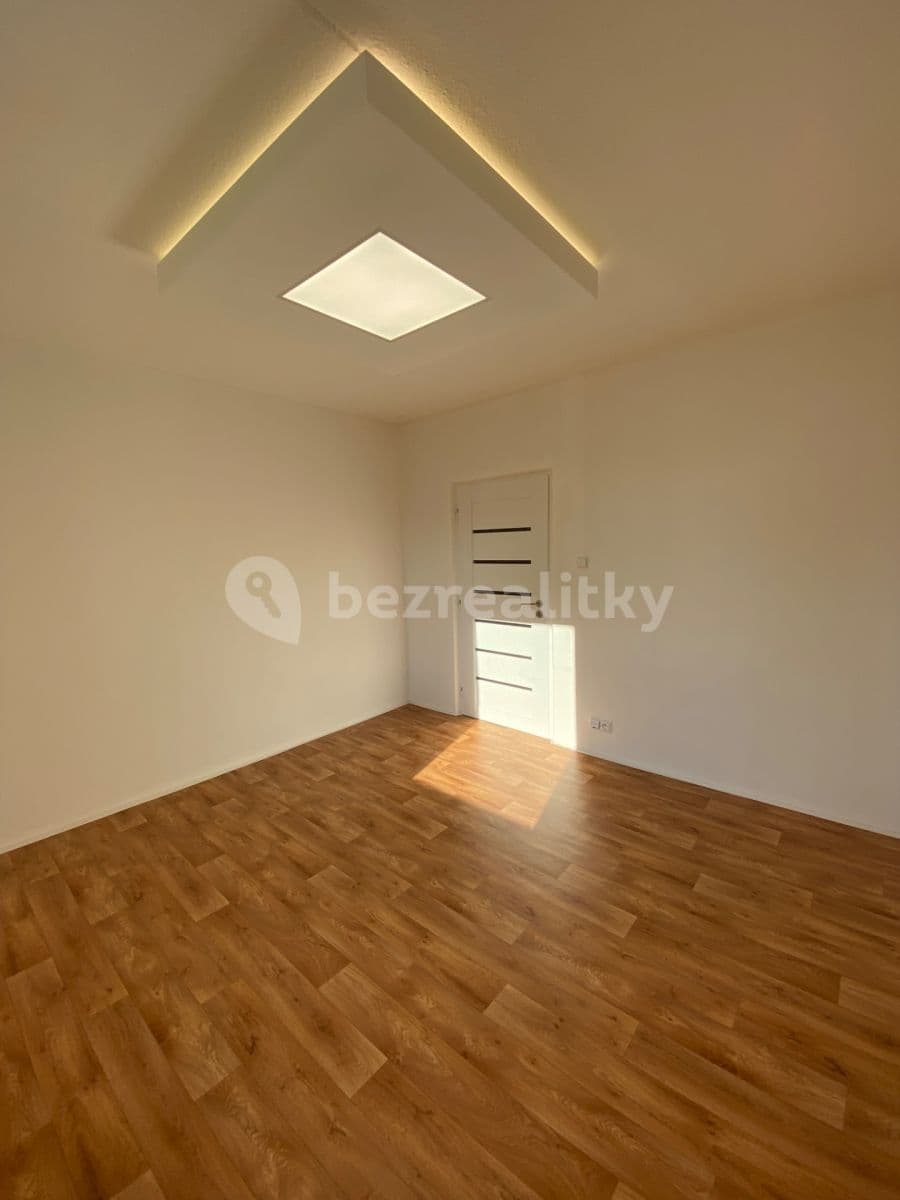 Pronájem bytu 3+1 74 m², Pod Soudním vrchem, Znojmo, Jihomoravský kraj Pronájem bytu 3+1 74 m², Pod Soudním vrchem, Znojmo, Jihomoravský kraj