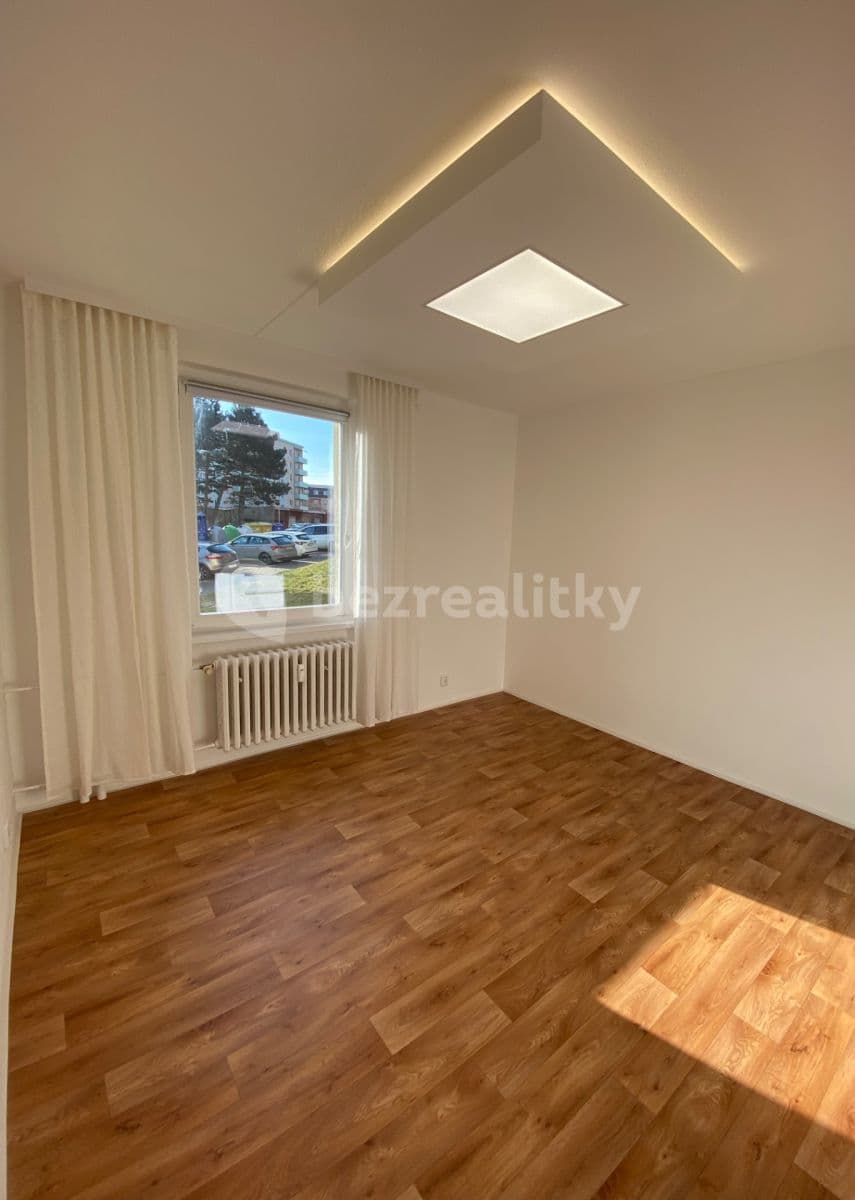 Pronájem bytu 3+1 74 m², Pod Soudním vrchem, Znojmo, Jihomoravský kraj Pronájem bytu 3+1 74 m², Pod Soudním vrchem, Znojmo, Jihomoravský kraj