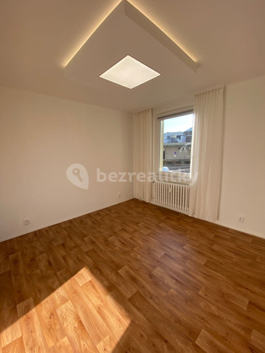 Pronájem bytu 3+1 74 m², Pod Soudním vrchem, Znojmo, Jihomoravský kraj Pronájem bytu 3+1 74 m², Pod Soudním vrchem, Znojmo, Jihomoravský kraj