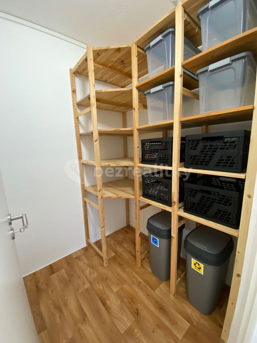 Pronájem bytu 3+1 74 m², Pod Soudním vrchem, Znojmo, Jihomoravský kraj Pronájem bytu 3+1 74 m², Pod Soudním vrchem, Znojmo, Jihomoravský kraj