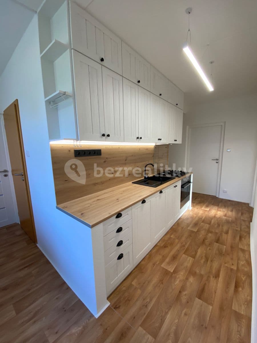 Pronájem bytu 3+1 74 m², Pod Soudním vrchem, Znojmo, Jihomoravský kraj Pronájem bytu 3+1 74 m², Pod Soudním vrchem, Znojmo, Jihomoravský kraj