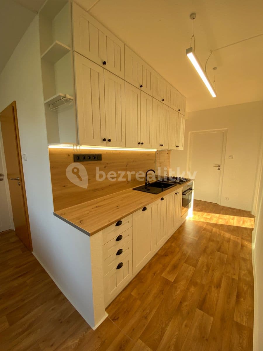Pronájem bytu 3+1 74 m², Pod Soudním vrchem, Znojmo, Jihomoravský kraj Pronájem bytu 3+1 74 m², Pod Soudním vrchem, Znojmo, Jihomoravský kraj
