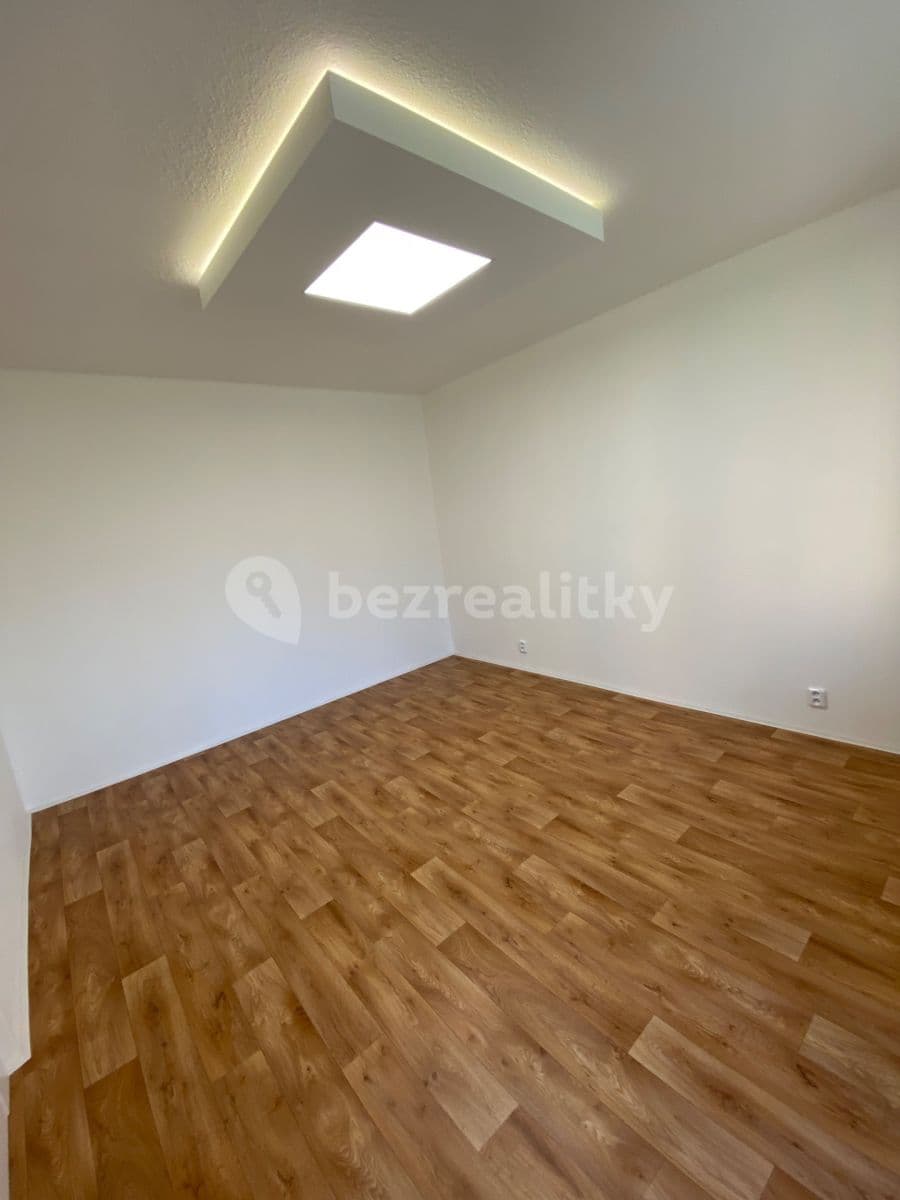 Pronájem bytu 3+1 74 m², Pod Soudním vrchem, Znojmo, Jihomoravský kraj Pronájem bytu 3+1 74 m², Pod Soudním vrchem, Znojmo, Jihomoravský kraj