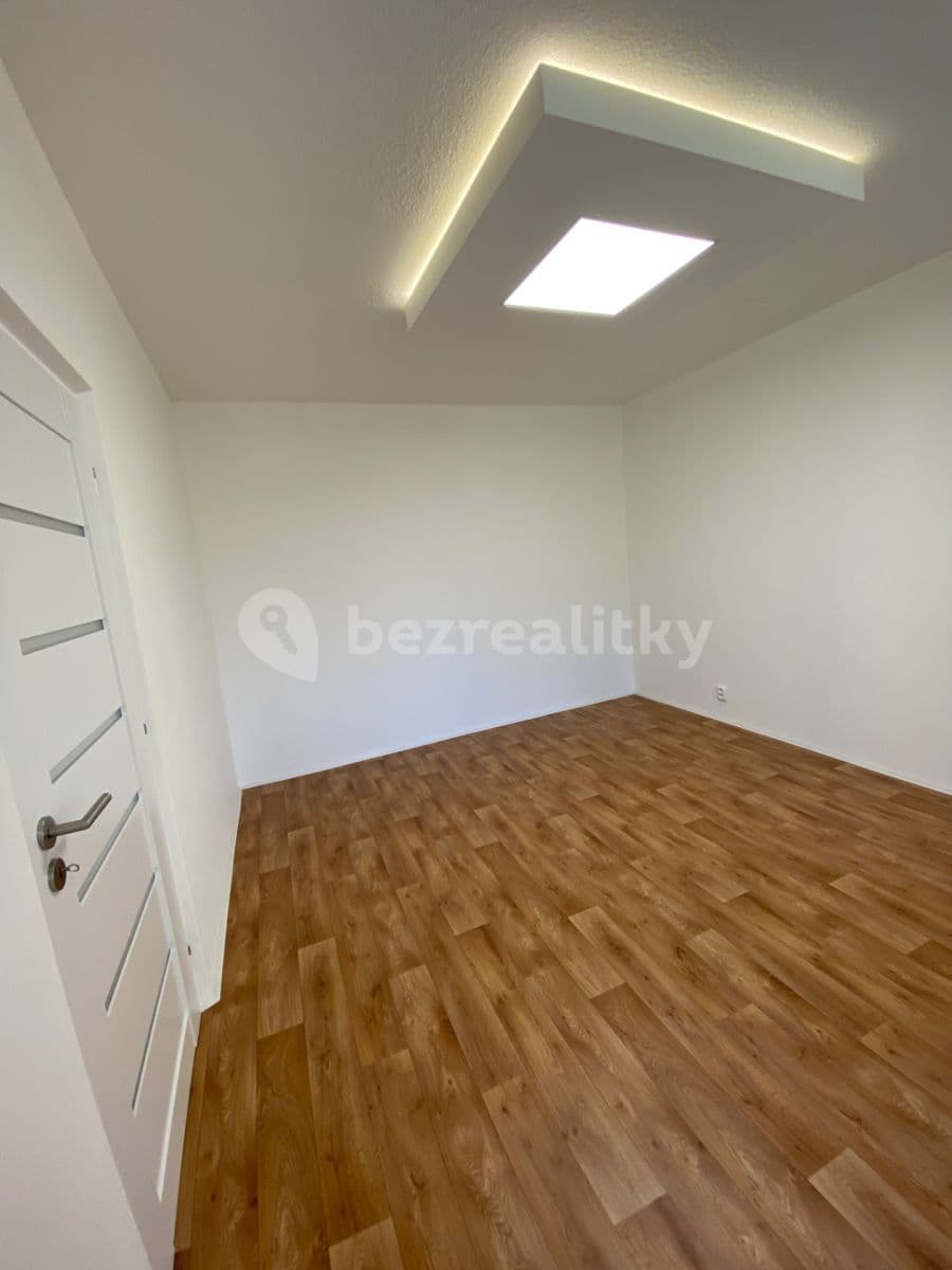 Pronájem bytu 3+1 74 m², Pod Soudním vrchem, Znojmo, Jihomoravský kraj Pronájem bytu 3+1 74 m², Pod Soudním vrchem, Znojmo, Jihomoravský kraj