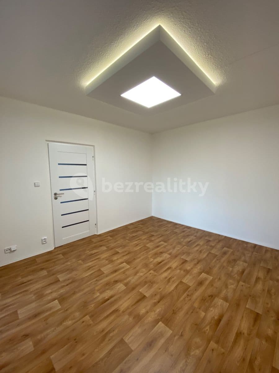 Pronájem bytu 3+1 74 m², Pod Soudním vrchem, Znojmo, Jihomoravský kraj Pronájem bytu 3+1 74 m², Pod Soudním vrchem, Znojmo, Jihomoravský kraj