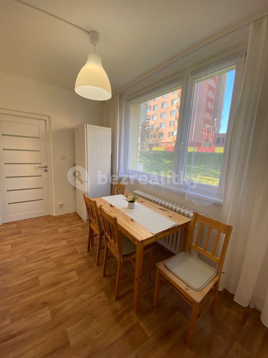 Pronájem bytu 3+1 74 m², Pod Soudním vrchem, Znojmo, Jihomoravský kraj Pronájem bytu 3+1 74 m², Pod Soudním vrchem, Znojmo, Jihomoravský kraj