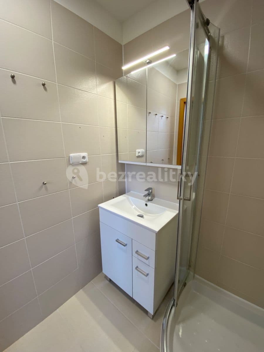 Pronájem bytu 3+1 74 m², Pod Soudním vrchem, Znojmo, Jihomoravský kraj Pronájem bytu 3+1 74 m², Pod Soudním vrchem, Znojmo, Jihomoravský kraj