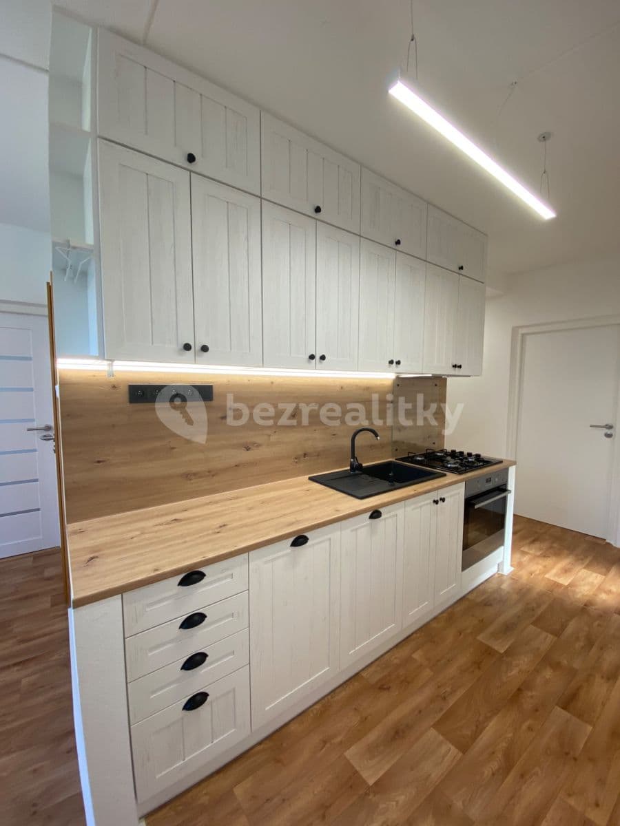 Pronájem bytu 3+1 74 m², Pod Soudním vrchem, Znojmo, Jihomoravský kraj Pronájem bytu 3+1 74 m², Pod Soudním vrchem, Znojmo, Jihomoravský kraj