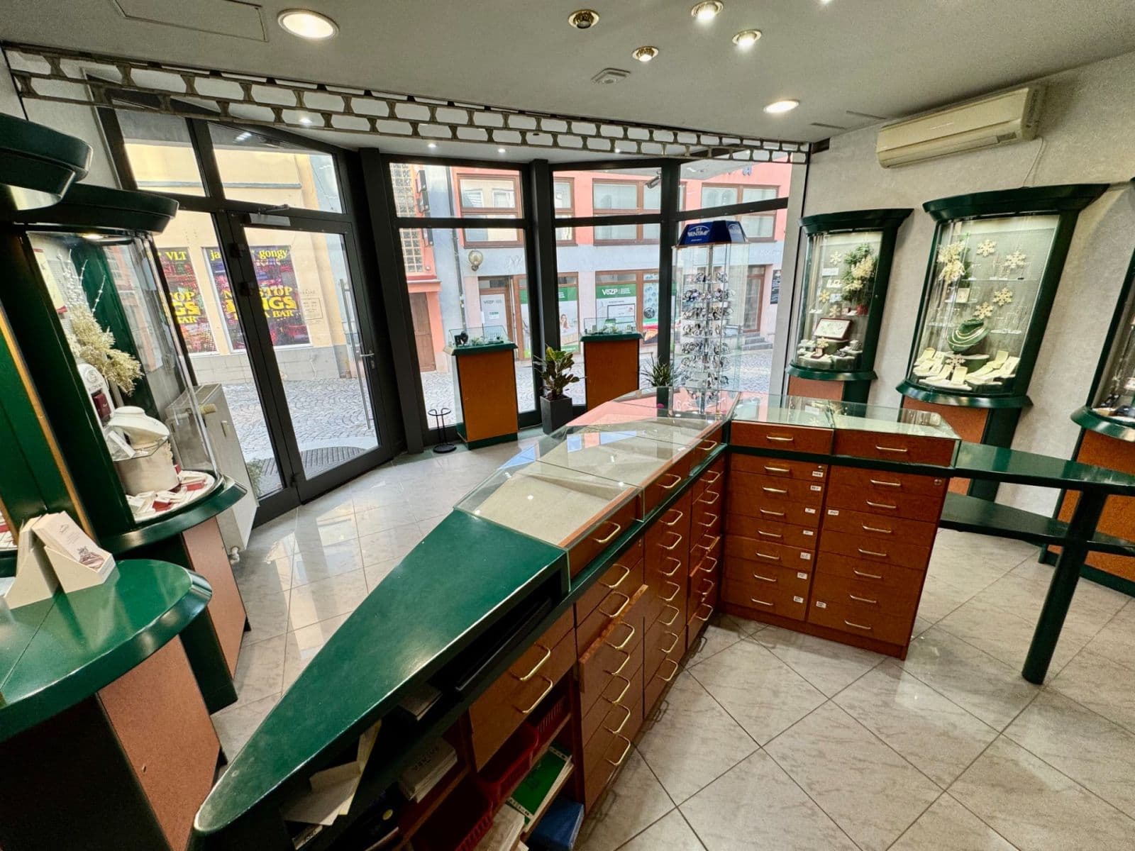 Pronájem nebytového prostoru 23 m², 17. listopadu, Ústí nad Orlicí, Pardubický kraj Pronájem nebytového prostoru 23 m², 17. listopadu, Ústí nad Orlicí, Pardubický kraj