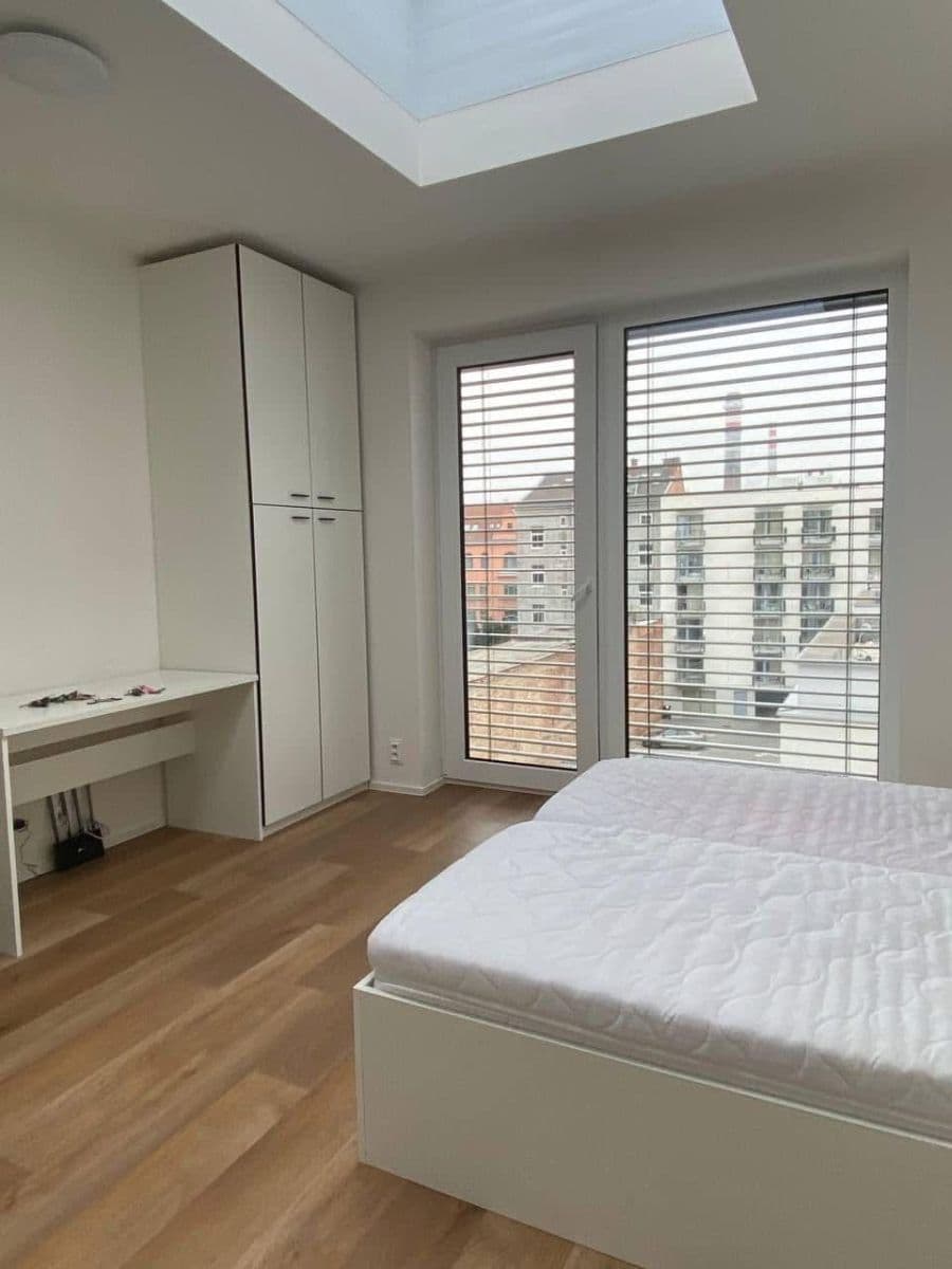 Pronájem bytu 1+kk 30 m², Bratislavská, Brno, Jihomoravský kraj Pronájem bytu 1+kk 30 m², Bratislavská, Brno, Jihomoravský kraj