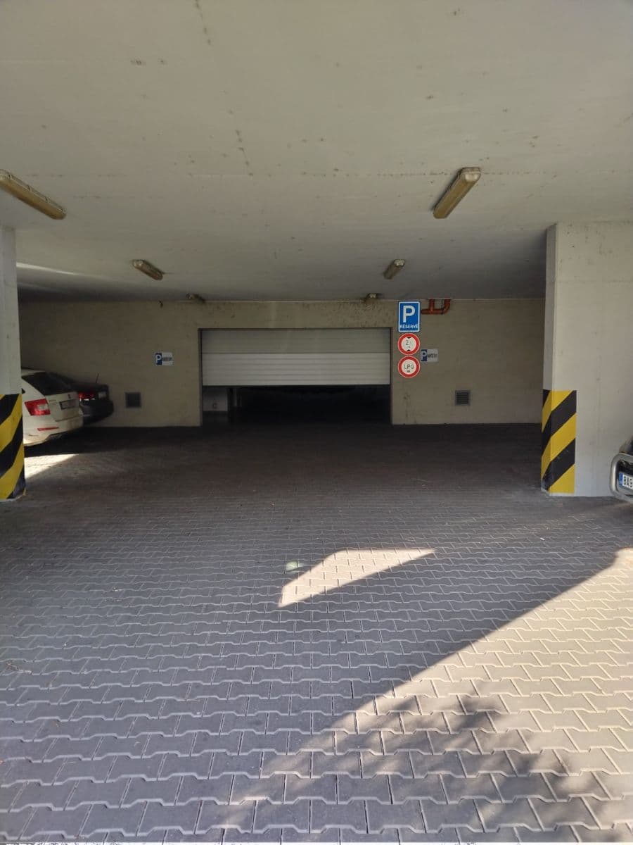 Pronájem garáže 17 m², Praha, Praha Pronájem garáže 17 m², Praha, Praha