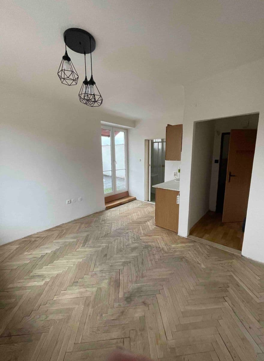 Prodej bytu Garsoniéra 24 m², S. K. Neumanna, Příbram, Středočeský kraj Prodej bytu Garsoniéra 24 m², S. K. Neumanna, Příbram, Středočeský kraj