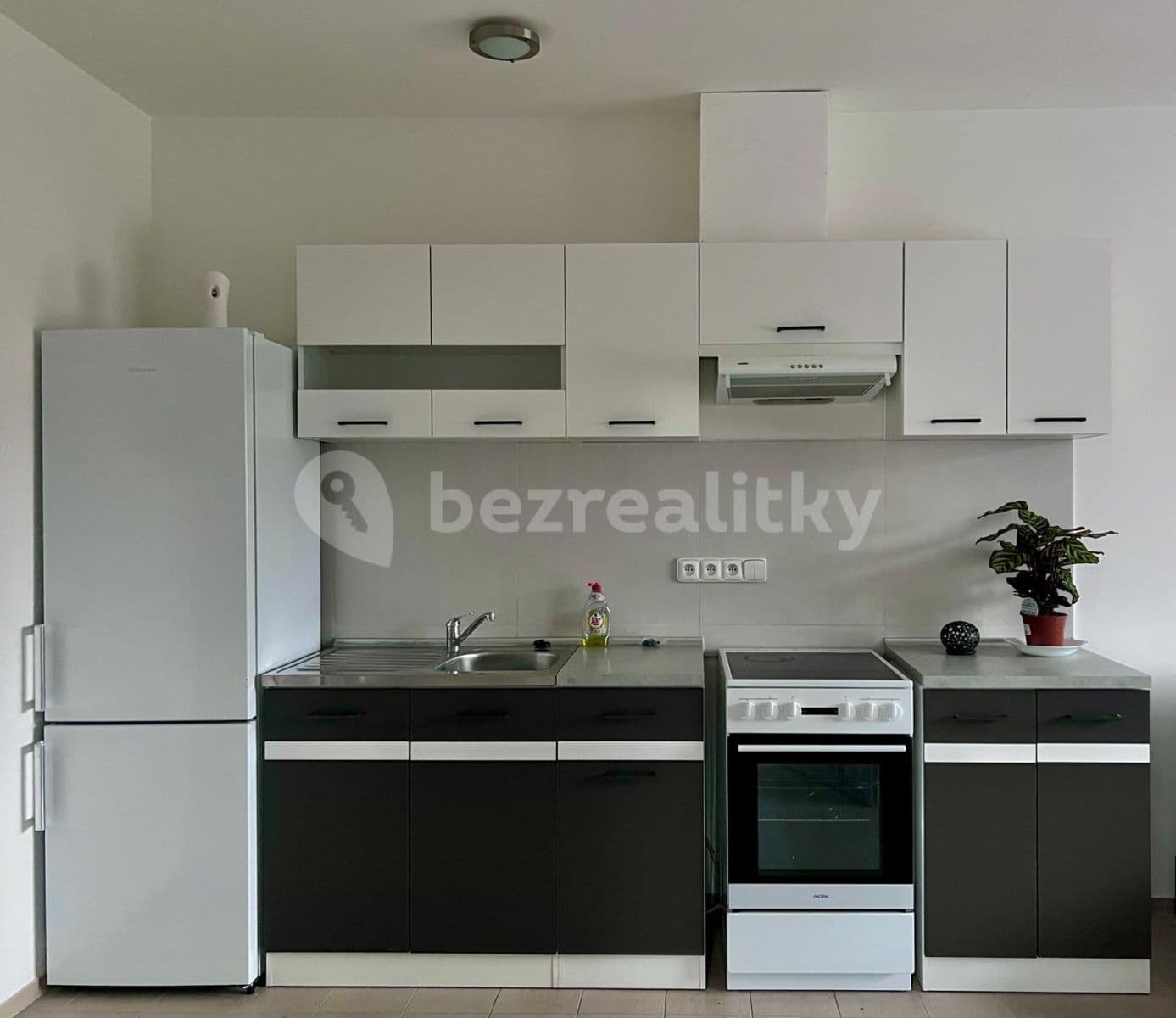 Pronájem bytu 1+kk 32 m², Tuchoměřice, Středočeský kraj Pronájem bytu 1+kk 32 m², Tuchoměřice, Středočeský kraj