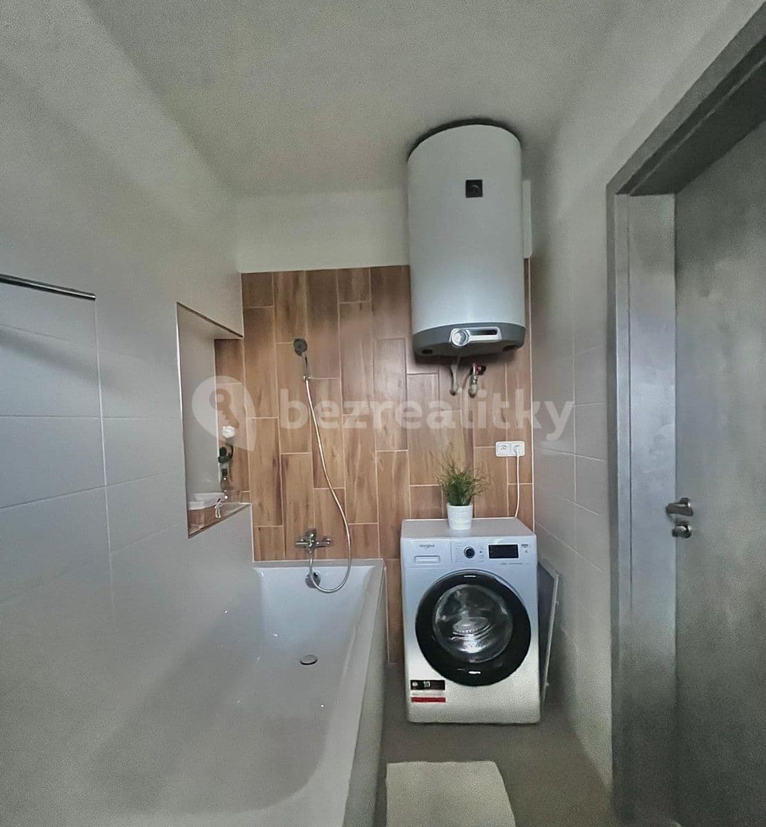 Pronájem bytu 1+kk 32 m², Tuchoměřice, Středočeský kraj Pronájem bytu 1+kk 32 m², Tuchoměřice, Středočeský kraj