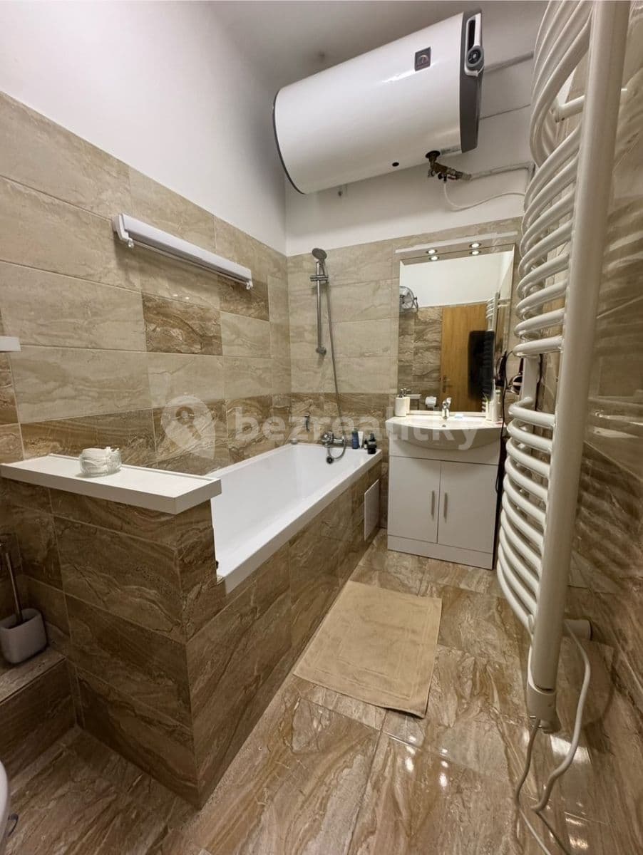 Pronájem bytu 1+1 41 m², Pod Kavalírkou, Praha, Praha Pronájem bytu 1+1 41 m², Pod Kavalírkou, Praha, Praha