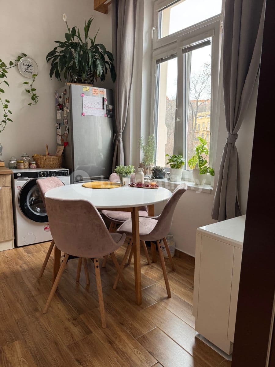 Pronájem bytu 1+1 41 m², Pod Kavalírkou, Praha, Praha Pronájem bytu 1+1 41 m², Pod Kavalírkou, Praha, Praha