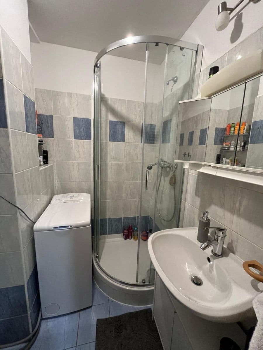 Pronájem bytu 1+kk 35 m², Kouřimská, Praha, Praha Pronájem bytu 1+kk 35 m², Kouřimská, Praha, Praha