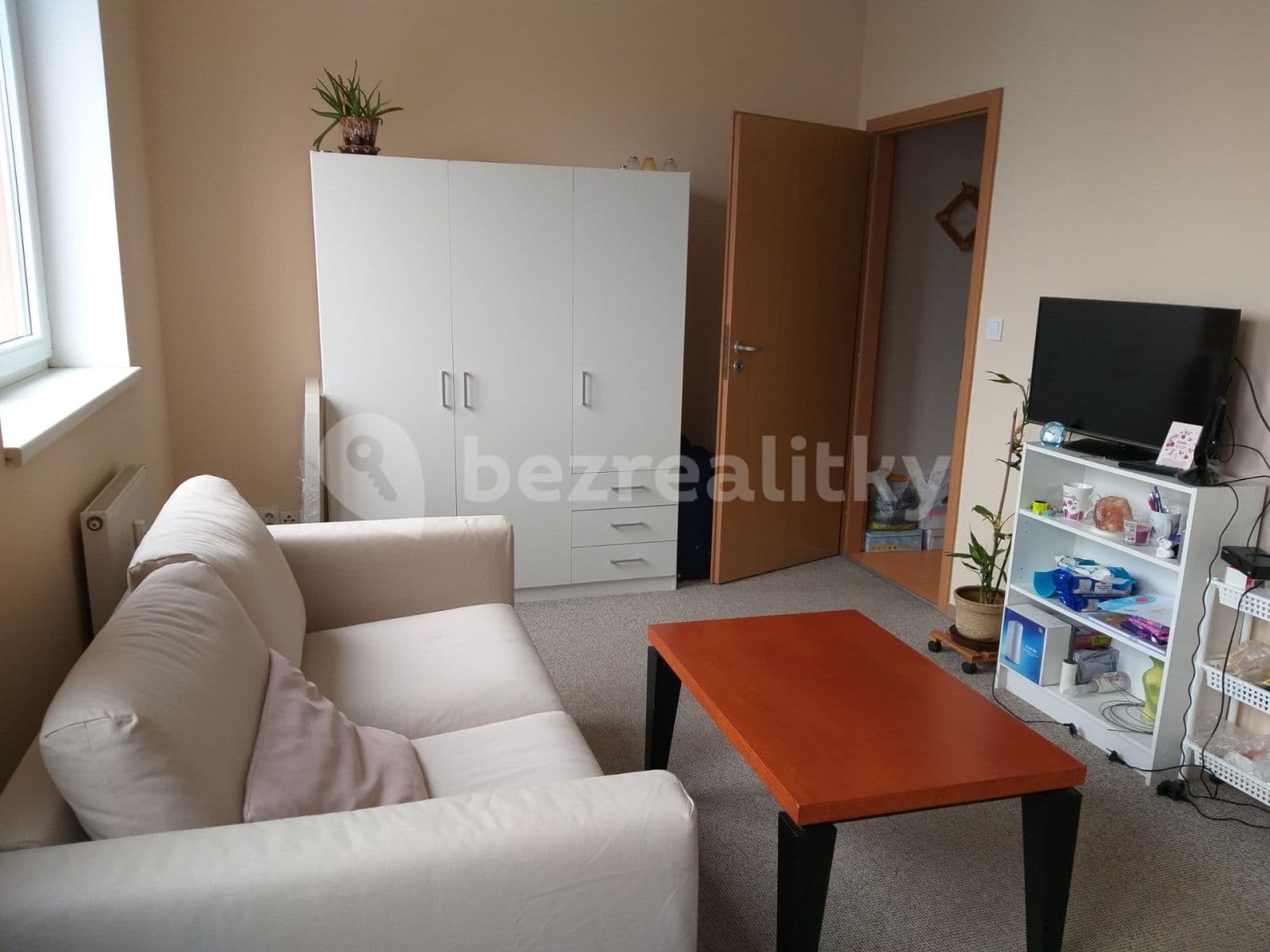 Pronájem bytu 1+kk 27 m², Komenského, Šestajovice, Středočeský kraj Pronájem bytu 1+kk 27 m², Komenského, Šestajovice, Středočeský kraj