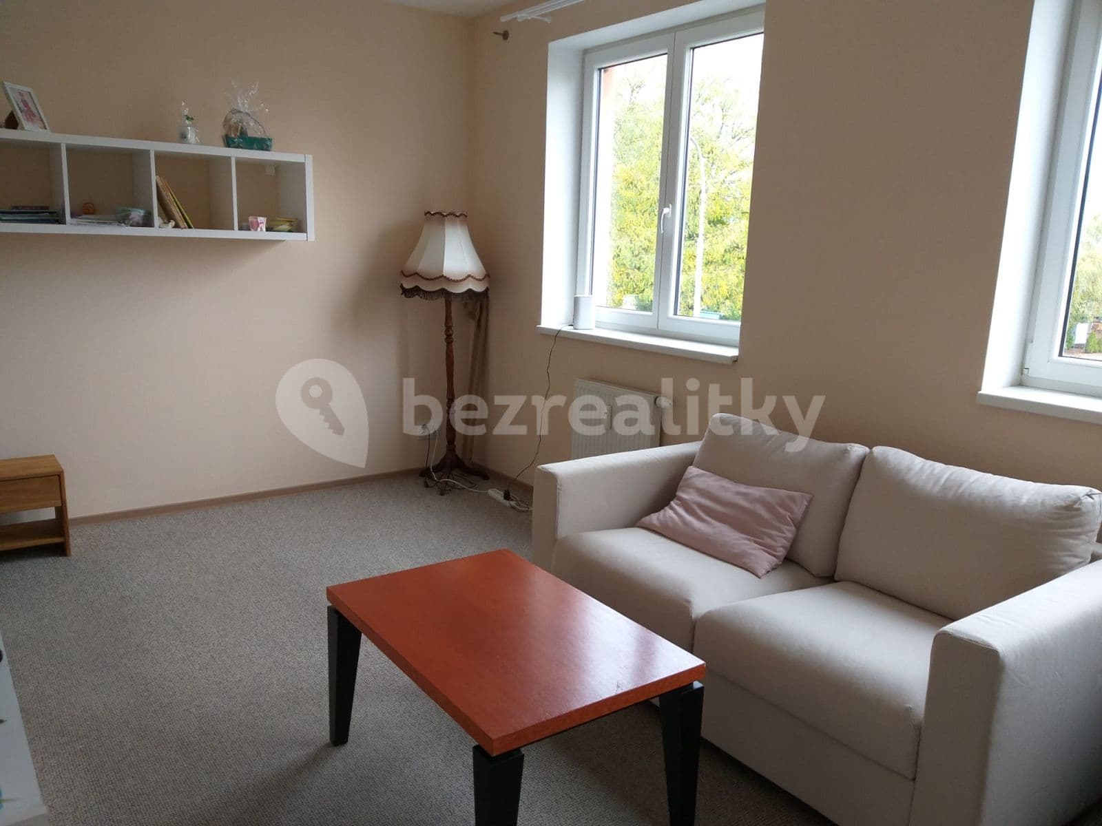 Pronájem bytu 1+kk 27 m², Komenského, Šestajovice, Středočeský kraj Pronájem bytu 1+kk 27 m², Komenského, Šestajovice, Středočeský kraj