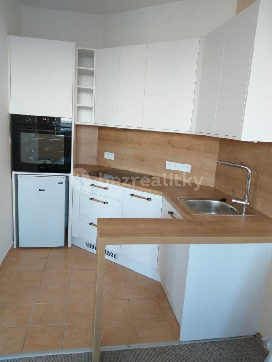 Pronájem bytu 1+kk 27 m², Komenského, Šestajovice, Středočeský kraj Pronájem bytu 1+kk 27 m², Komenského, Šestajovice, Středočeský kraj