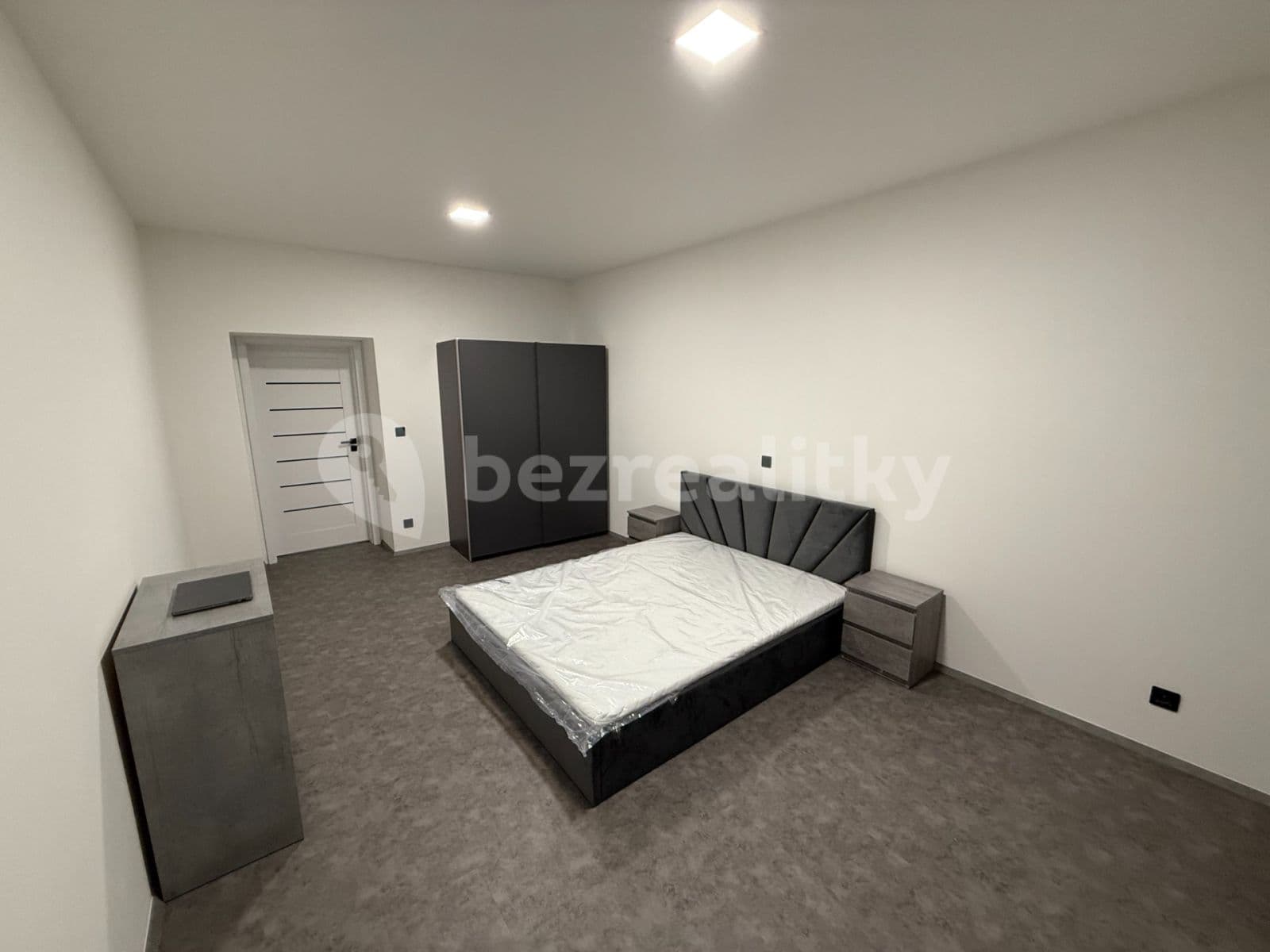 Pronájem bytu 2+1 60 m², Lorencova, Zlín, Zlínský kraj Pronájem bytu 2+1 60 m², Lorencova, Zlín, Zlínský kraj