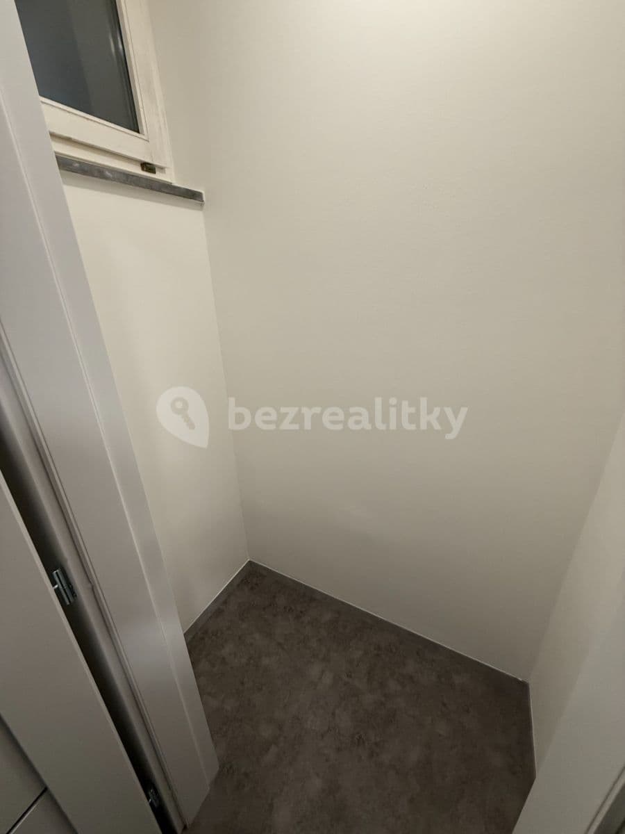 Pronájem bytu 2+1 60 m², Lorencova, Zlín, Zlínský kraj Pronájem bytu 2+1 60 m², Lorencova, Zlín, Zlínský kraj