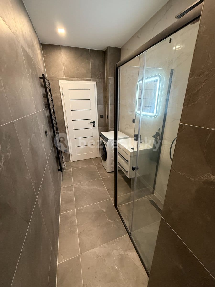 Pronájem bytu 2+1 60 m², Lorencova, Zlín, Zlínský kraj Pronájem bytu 2+1 60 m², Lorencova, Zlín, Zlínský kraj