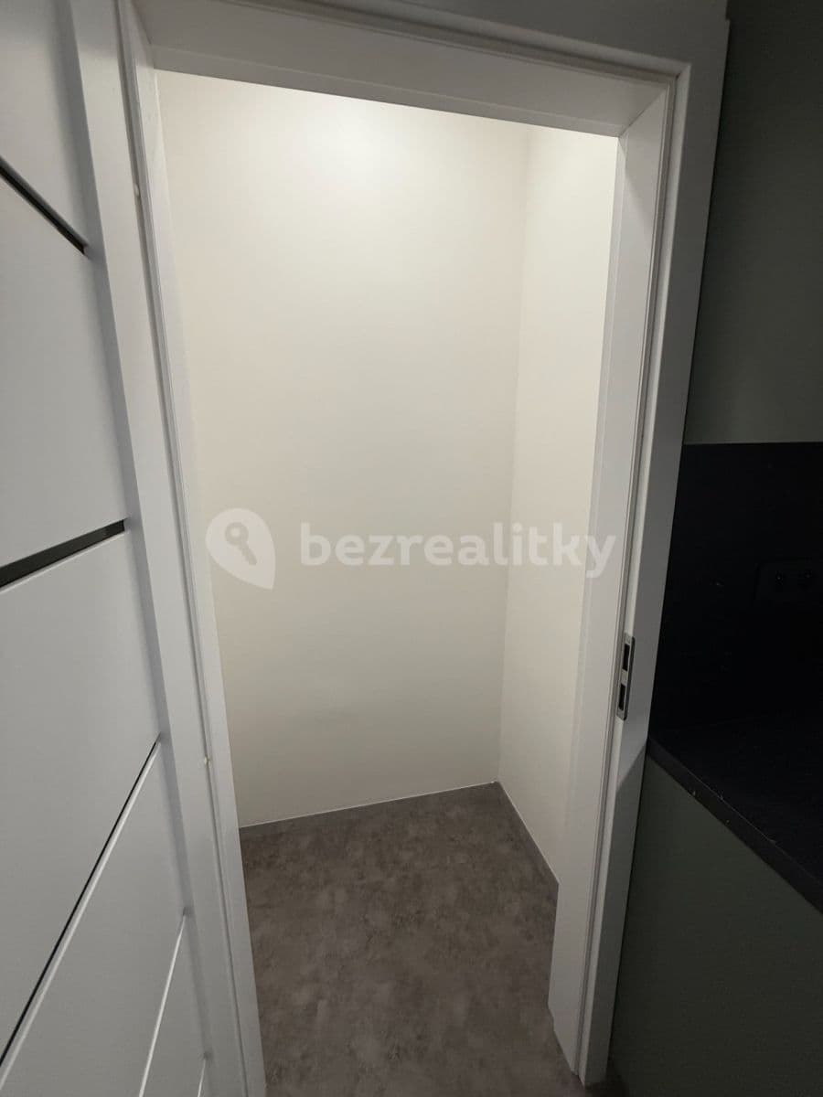 Pronájem bytu 2+1 60 m², Lorencova, Zlín, Zlínský kraj Pronájem bytu 2+1 60 m², Lorencova, Zlín, Zlínský kraj