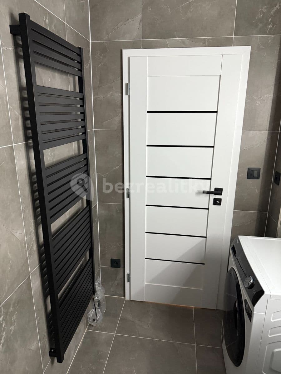 Pronájem bytu 2+1 60 m², Lorencova, Zlín, Zlínský kraj Pronájem bytu 2+1 60 m², Lorencova, Zlín, Zlínský kraj