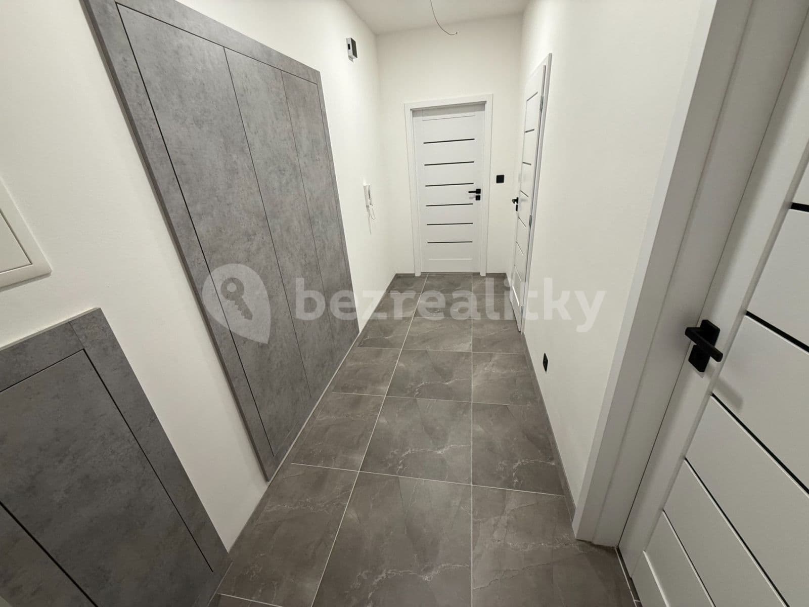 Pronájem bytu 2+1 60 m², Lorencova, Zlín, Zlínský kraj Pronájem bytu 2+1 60 m², Lorencova, Zlín, Zlínský kraj