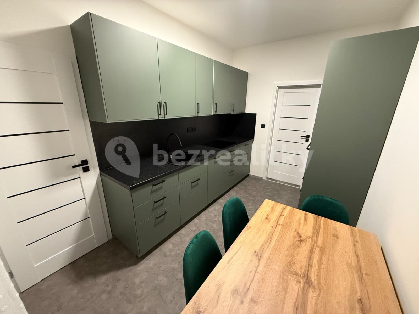 Pronájem bytu 2+1 60 m², Lorencova, Zlín, Zlínský kraj Pronájem bytu 2+1 60 m², Lorencova, Zlín, Zlínský kraj
