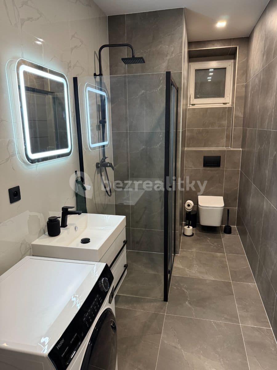 Pronájem bytu 2+1 60 m², Lorencova, Zlín, Zlínský kraj Pronájem bytu 2+1 60 m², Lorencova, Zlín, Zlínský kraj