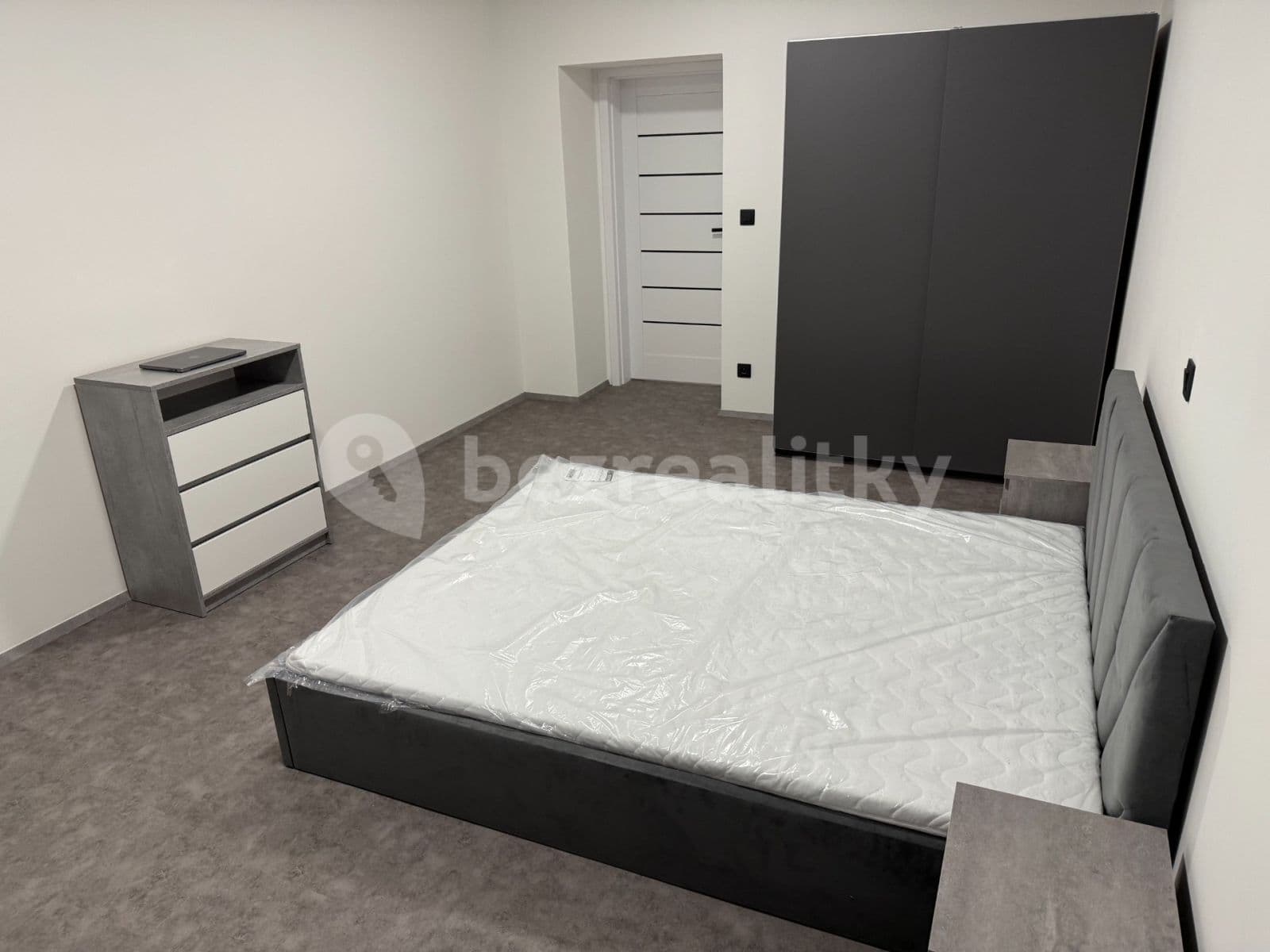 Pronájem bytu 2+1 60 m², Lorencova, Zlín, Zlínský kraj Pronájem bytu 2+1 60 m², Lorencova, Zlín, Zlínský kraj