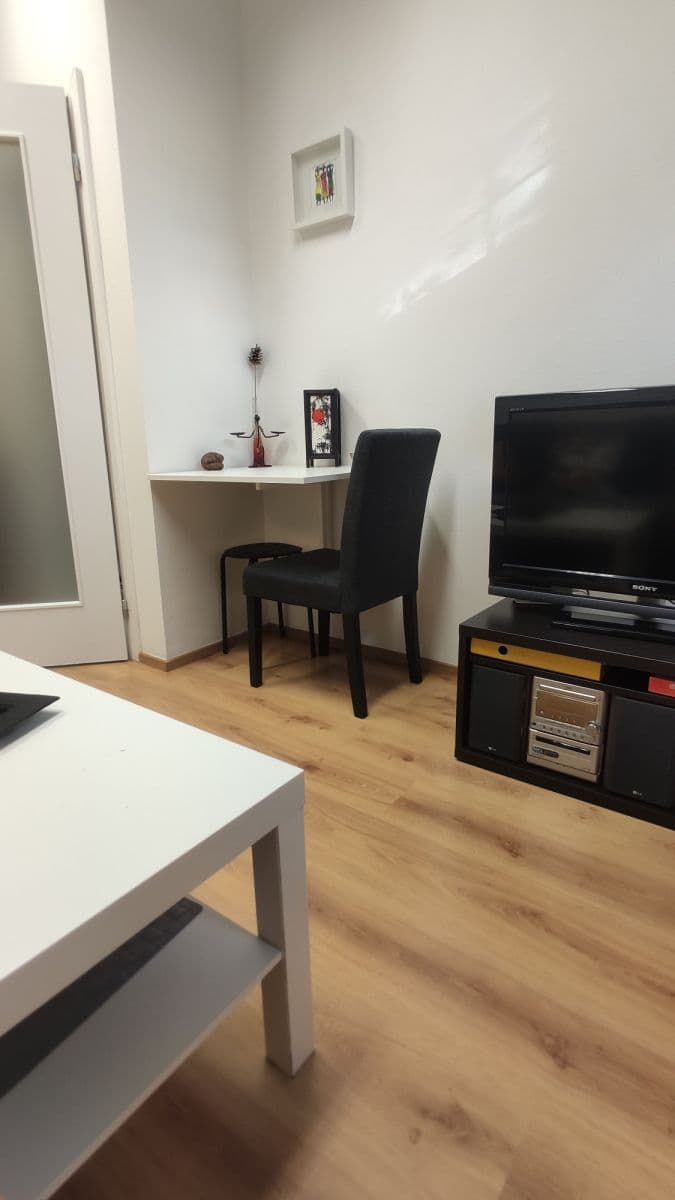 Pronájem bytu 35 m², Dvacátého osmého pluku, Praha, Praha Pronájem bytu 35 m², Dvacátého osmého pluku, Praha, Praha