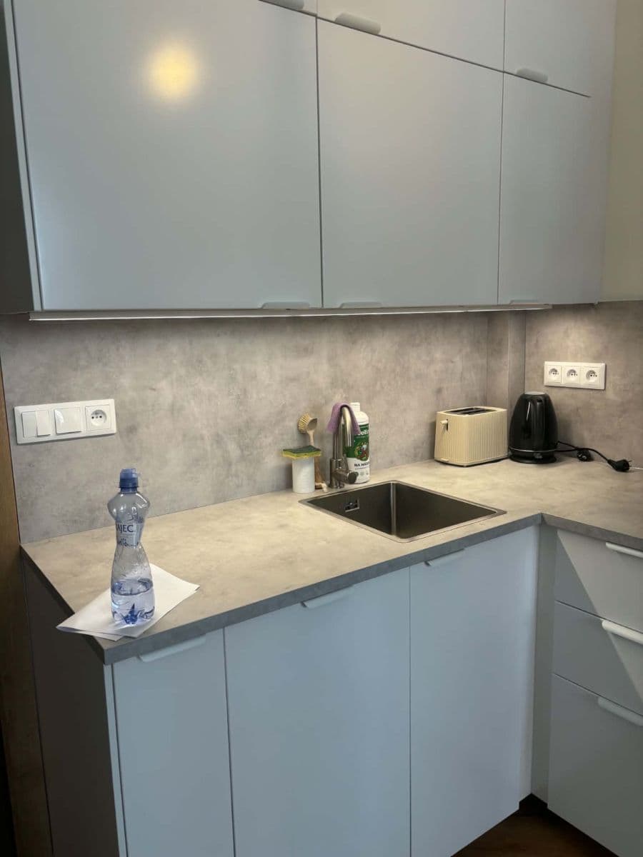 Pronájem bytu 1+kk 28 m², Přístavní, Praha, Praha Pronájem bytu 1+kk 28 m², Přístavní, Praha, Praha